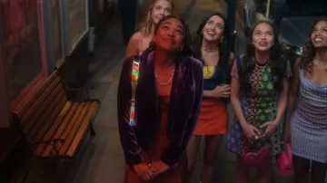 Sac Zara Silver Metallic Shuolder porté par Tabitha 'Tabby' Haworthe (Chandler Kinney) comme on le voit dans Pretty Little Liars : Original Sin (S02E02)