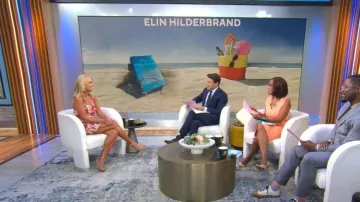 Vestido de Alexis Melora usado por Elin Hilderbrand visto en CBS Mornings el 11 de junio de 2024