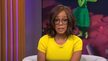 Vestido midi Marc Jacobs Grunge Spray Shrunken Tee usado por Gayle King visto en CBS Mornings el 12 de junio de 2024