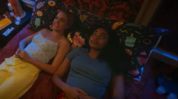 American Eagle Hey Baby Tee worn by Tabitha 'Tabby' Haworthe (Chandler Kinney) as seen in Pretty Little Liars: Original Sin (S02E05)