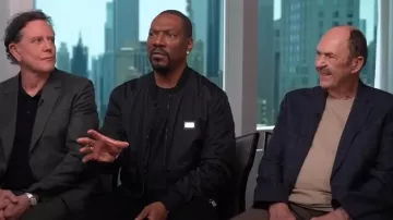 Dolce & GabbanaVeste décontractée à logo essentiel portée par Eddie Murphy comme on le voit dans Aujourd’hui le 18 juin 2024