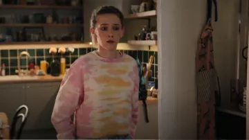 Ensemble sweat-shirt 2 pièces H&M porté par la princesse (Scarlett Rayner) comme on le voit dans Trying (S04E06)
