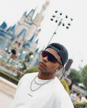 Acne Studios White Small-Logo Boxy T-Shirt worn by Rodrygo on the Instagram account @rodrygogoes
