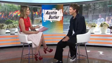 Rosetta Getty Polo sin mangas usado por Savannah Guthrie como se ve en Today el 19 de junio de 2024