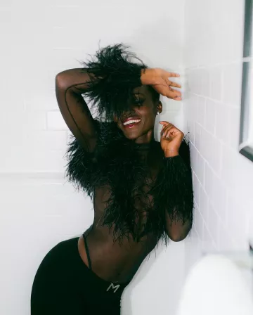 Pantalones Mugler Black M Cut-Out usados por Lupita Nyong'o Jimmy en Kimmel Live! el 14 de junio de 2024