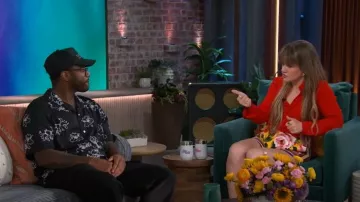 Chemise à imprimé floral Avery Resort portée par Kwame Onwuachi telle qu’elle a été vue dans The Kelly Clarkson Show le 17 juin 2024