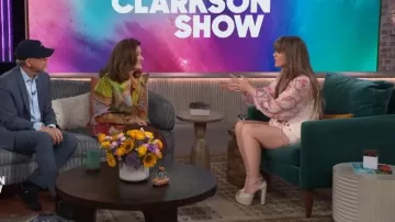 Pantalones cortos plisados Zimmermann Natura usados por Kelly Clarkson como se ve en The Kelly Clarkson Show el 18 de junio de 2024