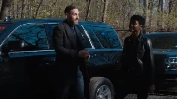 Chaqueta de camionero Reiss usada por la agente especial Tiffany Wallace (Katherine Renee Turner) como se ve en FBI (S06E12)