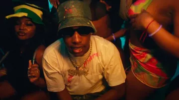 Marni Blue Denim Mohair Patches Bucket Hat usado por Rob49 en Rob49 - Off Dat Drank [Video Oficial]