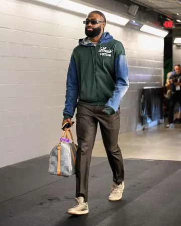 Gafas de sol Louis Vuitton Grey Striped Narrow LV Ocean usadas por Jaylen Brown en la cuenta de Instagram @celtics