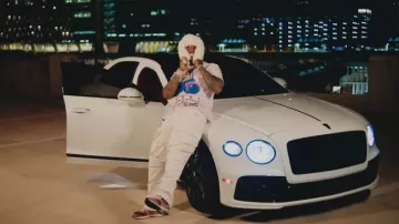 T-shirt Jil Sander Pink & Blue-Cherries porté par Moneybagg Yo dans Moneybagg Yo - TABOO MIAMI [Official Music Video]