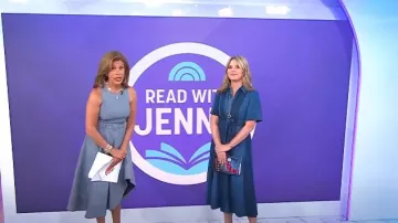 Prabal Gurung Collective Robe midi en patchwork en denim portée par Jenna Bush Hager telle que vue dans Today le 20 juin 2024