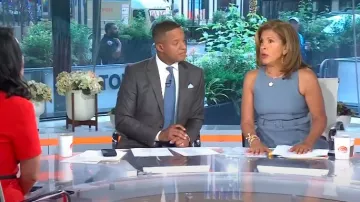 Cinq A Sept Zelda High-Low Denim Dress In Light Indigo usado por Hoda Kotb como se ve en Today el 20 de junio de 2024