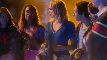 Suéter de Baum und Pferdgarten Chambrie usado por Imogen Adams (Bailee Madison) como se ve en Pretty Little Liars: Original Sin (T02E06)