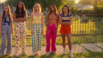 Nike Blazer Mid '77 Just Do It usada por Noa Olivar (Maia Reficco) como se ve en Pretty Little Liars: Original Sin (T02E06)