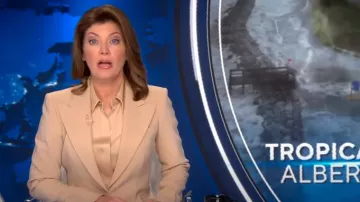 Camisa delantera con botones de Michael Kors Hansen usada por Norah O'Donnell vista en CBS Evening News el 19 de junio de 2024