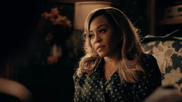 Blusa Marella Mission usada por Tracy Roxboro (Tai Davis) como se ve en The Chi (T06E15)