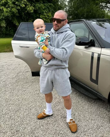 Short de survêtement Nike Gris chiné 'Solo Swoosh' porté par Conor McGregor sur le compte Instagram @thenotoriousmma
