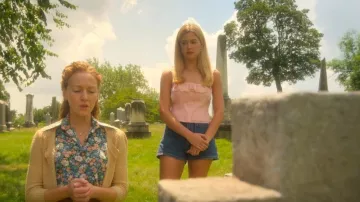 Veronica Beard Elijah Pantalones cortos de mezclilla usados por Kelly Beasley (Mallory Bechtel) como se ve en Pretty Little Liars: Original Sin (T02E07)