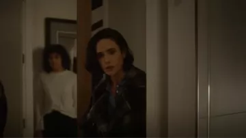 Manteau Isabel Marant Etoile Black Laurie porté par Daniela Vargas Dessen (Jennifer Connelly) comme on le voit dans Dark Matter (S01E08)