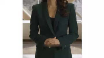 Atuendos de The Boys: Victoria Neuman (Claudia Doumit) lleva gabardina en la temporada 4