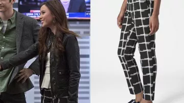 El vestuario de la serie de televisión The Flash: Linda Park (Malese Jow) lleva pantalones pitillo de crepé con estampado de Topshop Windowpane en el episodio 12 de la temporada 1