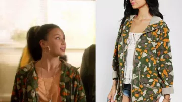 Tenues de la série télévisée Star-Crossed : Julia Yeung (Malese Jow) 
porte la veste en toile camouflage Anthropologie dans l’épisode 4 de la saison 1