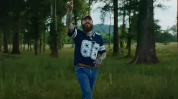 Nike Dallas Cowboys #88 Lamb Navy Jersey porté par Post Malone à Post Malone ft. Blake Shelton - Pour Me A Drink (Vidéo officielle)