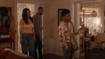 Haut court imprimé Ulla Johnson Priscilla porté par Grace James (Karimah Westbrook) tel qu’on le voit dans All American (S06E13)