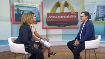 Sandalia Jimmy Choo Hawke usada por Savannah Guthrie como se ve en Today el 25 de junio de 2024