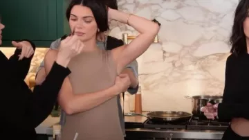 Boucles d’oreilles Mega Speedy portées par Kendall Jenner comme on le voit dans The Kardashians (S05E06)