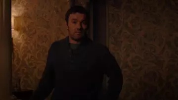 Schott NYC Pull Henley militaire en laine mélangée porté par Jason Dessen (Joel Edgerton) comme on le voit dans Dark Matter (S01E09)