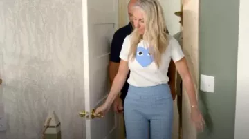 Pantalon large en tweed Sandro porté par Sarah Baeumler comme on le voit dans Battle on the Beach (S04E04)