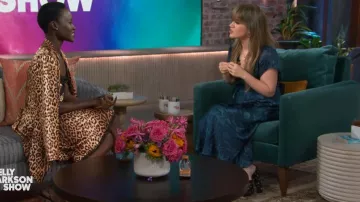 Sandalias de plataforma floral Jodie de Saint Laurent usadas por Kelly Clarkson como se ve en The Kelly Clarkson Show el 26 de junio de 2024