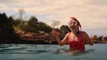 Maillot de bain à col porté par Nikki Newman (Esther Smith) comme on le voit dans Trying (S04E07)