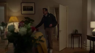 Tenues Ted Lasso : Jason Sudeikis porte une doudoune Nike pour incarner l’entraîneur Ted Lasso dans l’épisode 11 de la saison 3