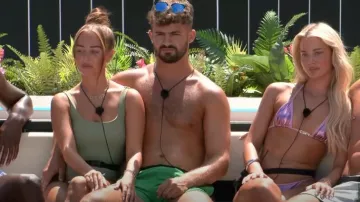 Dior Dio(r)evolution Necklace worn by Nicole Samuel as seen in Love Island (S11E22)