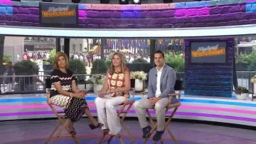 Sandalias Veronica Beard Ellen Leather Wedge Slide usadas por Hoda Kotb como se ve en Today el 28 de junio de 2024