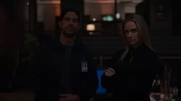 Blazer Smythe Slade porté par Jennifer Jareau (A. J. Cook) tel qu’on le voit dans Esprits criminels (S17E05)