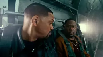 Obtenez les looks de Bad Boys : Ride or Die : Martin Lawrence porte une veste en cuir marron pour incarner Marcus Burnett dans le film