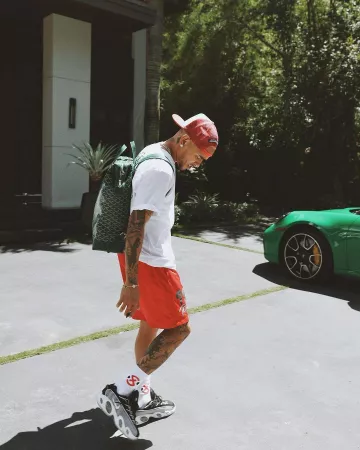 Mochila Cisalpin verde Goyard usada por Ozuna en la cuenta de Instagram @ozuna