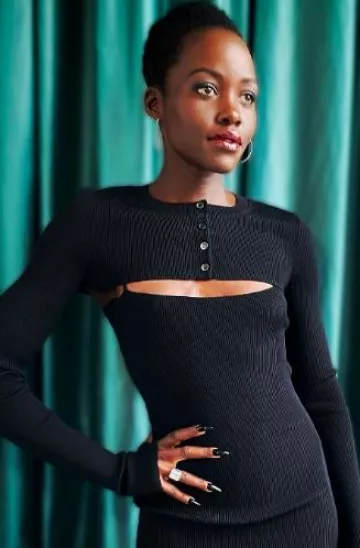 Alexander Wang Robe courte cardigan twinset portée par Lupita Nyong’o à A Quiet Place : Day One Press June on 23, 2024