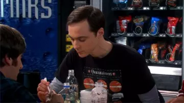The Big Bang Theory Outfits: Sheldon Cooper (Jim Parsons) is wearing Quantum T-Shirt in season 6, Episode 5