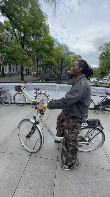 Vetements Pantalon cargo à poches enveloppées camouflage vert porté par Offset sur le compte Instagram @offsetyrn