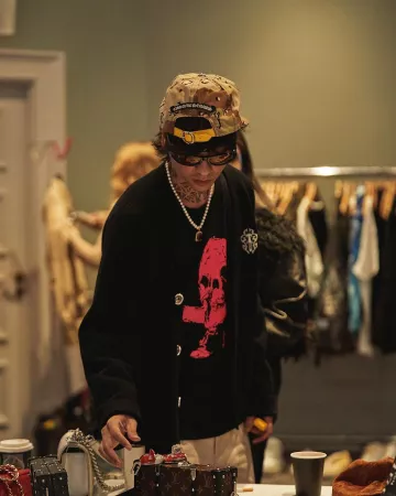 Sombrero Chrome Hearts x Matty Boy Brown Camo 'Sex Records' usado por Natanael Cano en la cuenta de Instagram @natanael_cano
