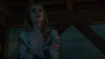 Johnny Was Telera Plumero de seda estampado usado por Renee como se ve en Evil (T04E07)