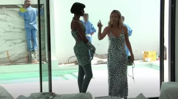 L'Agence Seridie Vestido lencero de longitud media Vestido lencero de longitud media de Seridie usado por Caroline Stanbury como se ve en The Real Housewives of Dubai (S02E05)