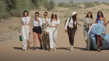 L'Agence Lillian Jacquard Wide Leg Pants usado por Caroline Stanbury como se ve en The Real Housewives of Dubai (S02E05)