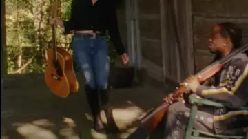 Vaqueros occidentales negros con tachuelas Kapital usados por Quavo en Quavo, Lana Del Rey - Tough (Video oficial)
