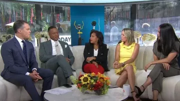 Sandales à plateforme en daim Coach Nicolette 120MM portées par Emilie Ikeda comme on le voit dans Today le 3 juillet 2024